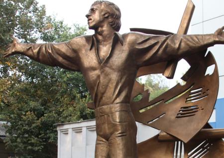 В Одессе снесли памятник легенде советского слова и музыки