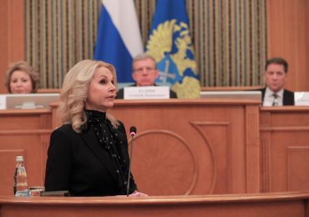 Голикова поручила проанализировать нормы по лишению родительских прав
