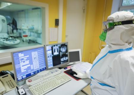 Минздрав заявил о двукратном сокращении числа больных COVID-19 в больницах