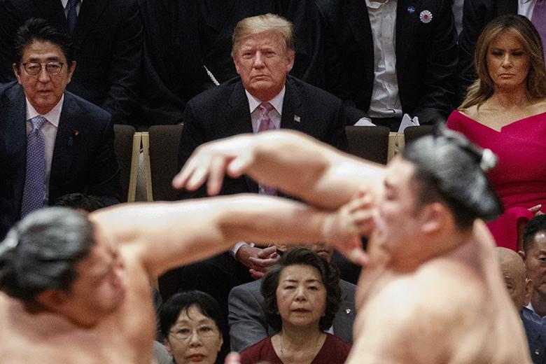 Синдзо Абэ, Дональд и Меланья Трамп  