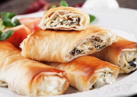 Хрустящий рулет с сочной начинкой: 15 минут, и вкуснейший ужин готов