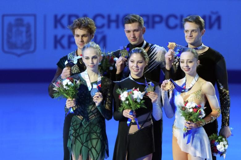 Призеры соревнований среди пар финала Кубка России «Гран-при России» по фигурному катанию: Наталья Хабибуллина и Илья Княжук — 2-е место, Анастасия Мишина и Александр Галлямов — 1-е место, Александра Бойкова и Дмитрий Козловский — 3-е место