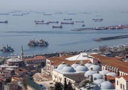 Пробка у Босфора: кто хочет заработать на российской нефти? 