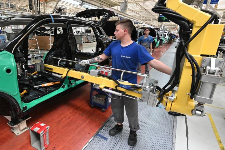 Производство автомобилей Geely на заводе BelGee в Минской области