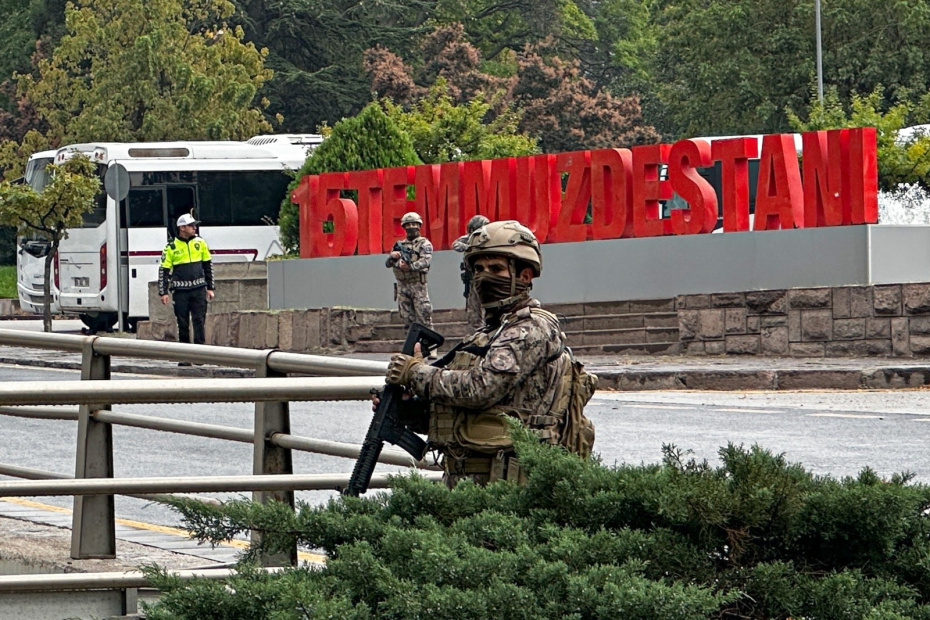 Усиление мер безопасности у здания МВД