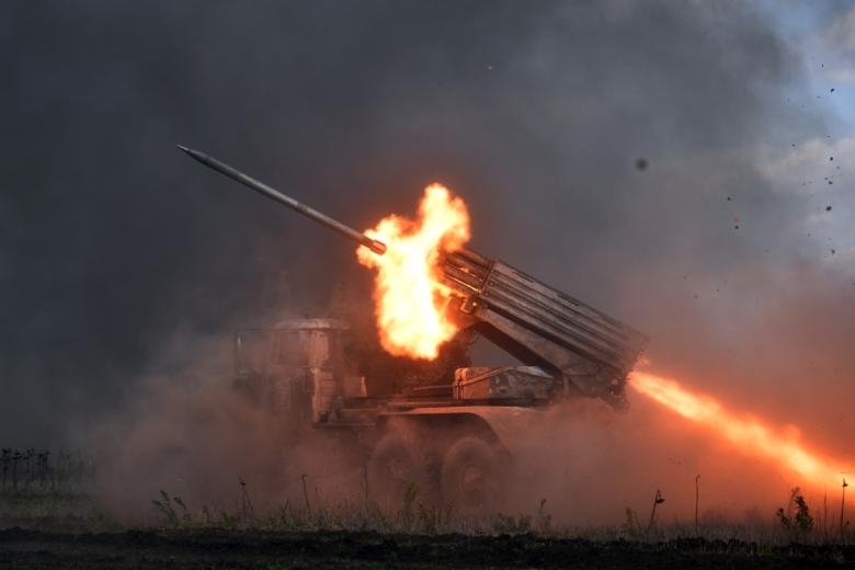 Боевая стрельба из реактивной системы залпового огня «Торнадо-Г» Вооруженных сил России по целям ВСУ