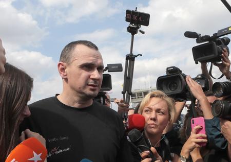 Сенцов пообещал вернуться в Крым «на танках»
