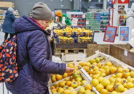 Диетолог рассказала, как выбрать хурму в магазине