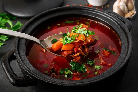 Замена окрошки — холодный борщ! Вкуснейшее весенне-летнее блюдо с колбасой