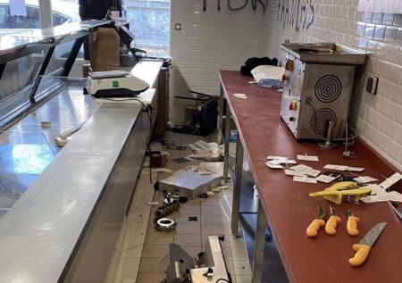 Во Франции разгромили лавку с халяльными продуктами