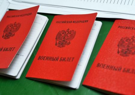 Еще один хоккеист признался в покупке военного билета