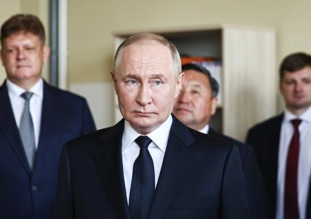Жители Кызыла дождались Путина, несмотря на сильный град и холод