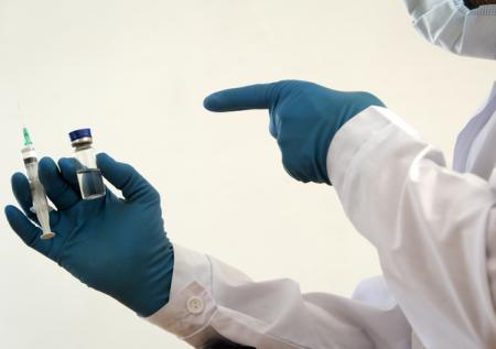 Вирусолог оценил эффективность прививок при повторном заражении COVID-19