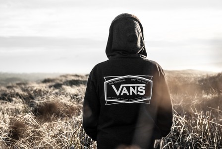 «Газета.Ru»: магазин одежды Vans приостановит свою работу с 14 марта
