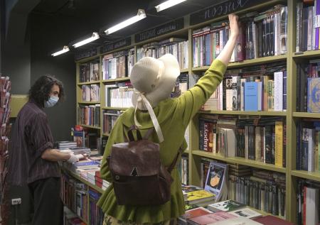 Экстремистские книги изъяли в одном из самых известных магазинов Петербурга
