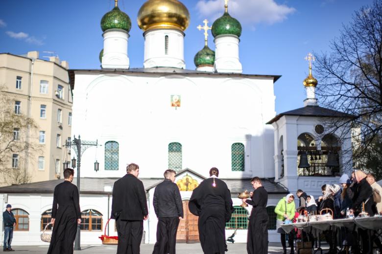 Территория Сретенского монастыря