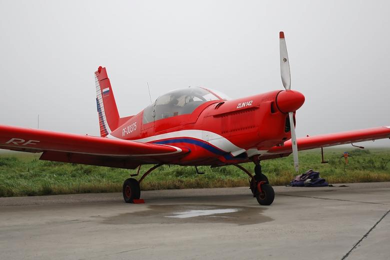Самолет Zlin Z 142