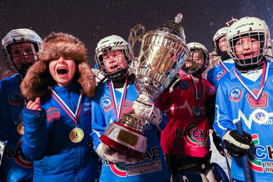 Игроки ХК «Вымпел» из города Королева после финальной игры на Красной площади