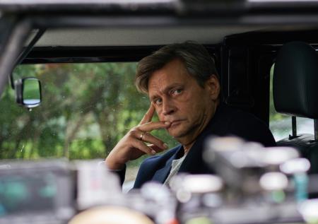 Появился трейлер детективного сериала с Домогаровым «Капкан на судью»