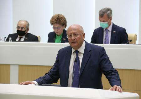 Гинцбург рассказал, когда лучше ревакцинироваться от COVID-19