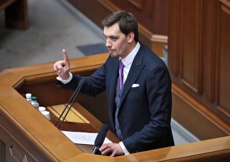 Зеленский об ушедшем в отставку Гончаруке: проводил реформы ради лайков