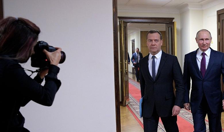 Председатель правительства РФ Дмитрий Медведев и президент РФ Владимир Путин