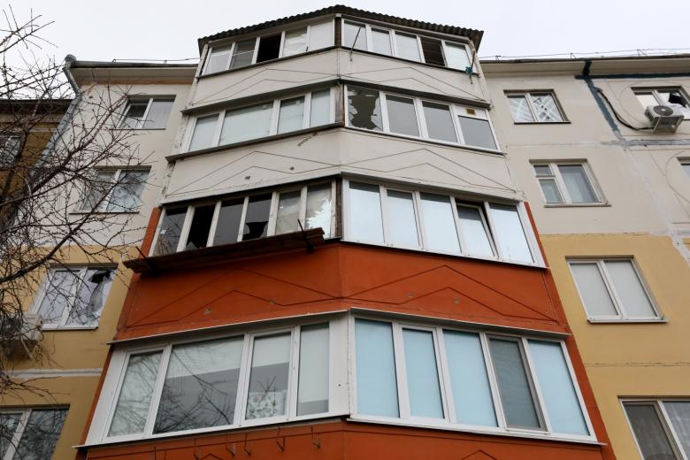 Белгород. Вид на жилой дом, поврежденный в результате обстрела города со стороны ВСУ