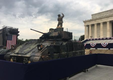 Чем обернётся для Трампа милитаристский День независимости в США