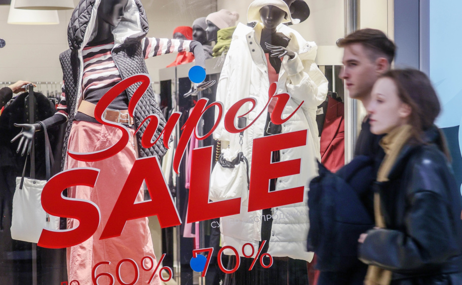 «Никаких shop и sale»: иностранные слова запретят в России? Новый закон