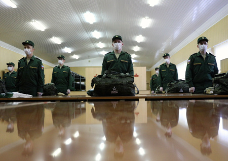Дедовщину не видят, но она есть: что стоит за реляциями Минобороны