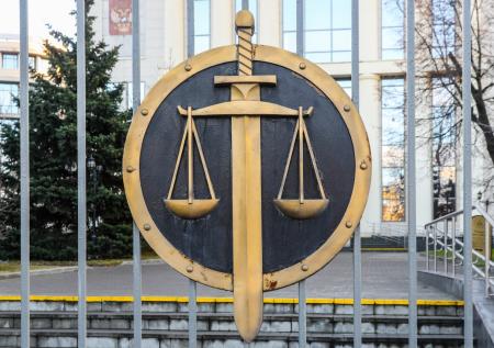 Адвокат рассказал, что грозит переехавшей женщину сотруднице УК в Щелково