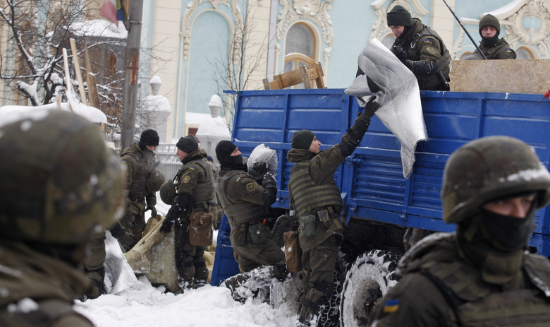 Демонтаж палаточного городка в Киеве