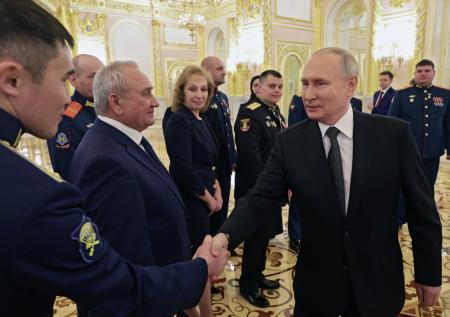 Боец ВС РФ восхитил Путина необычной просьбой. Что так удивило президента?