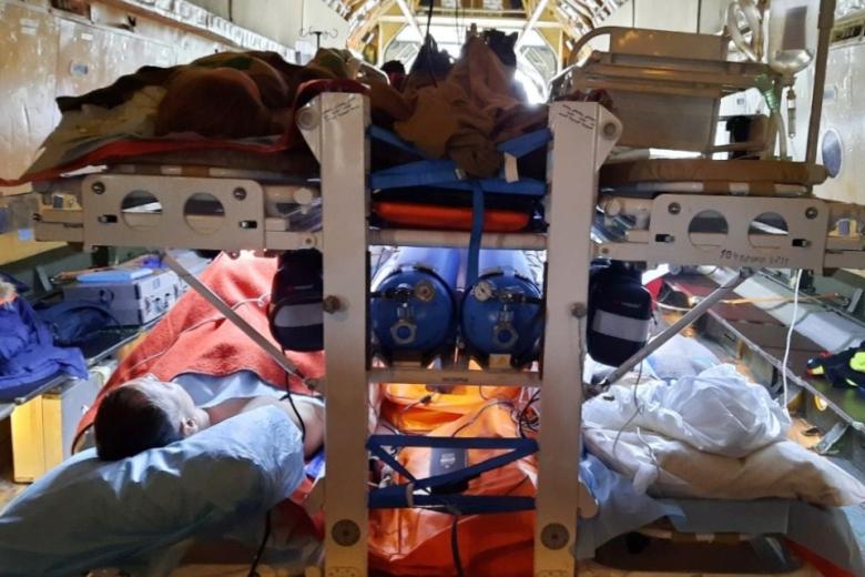 Пострадавшие при стрельбе в Перми на борту МЧС