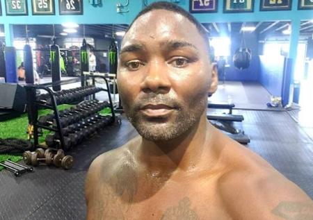 Энтони Джонсон возобновляет карьеру в UFC