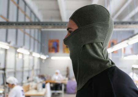 «Заботливыми руками»: в Лабытнанги дети шьют балаклавы для военнослужащих