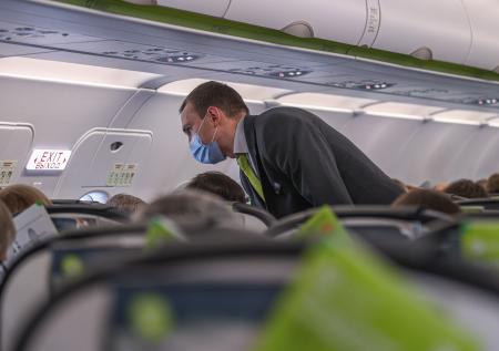 Летевший из Москвы в Ноябрьск самолёт совершил вынужденную посадку в Тюмени