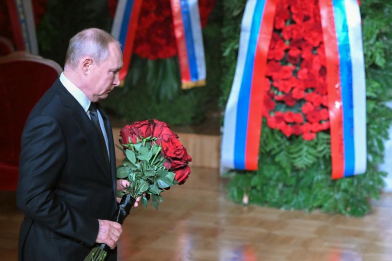 Президент РФ Владимир Путин на церемонии прощания с руководителем фракции ЛДПР Владимиром Жириновским в Колонном зале Дома Союзов
