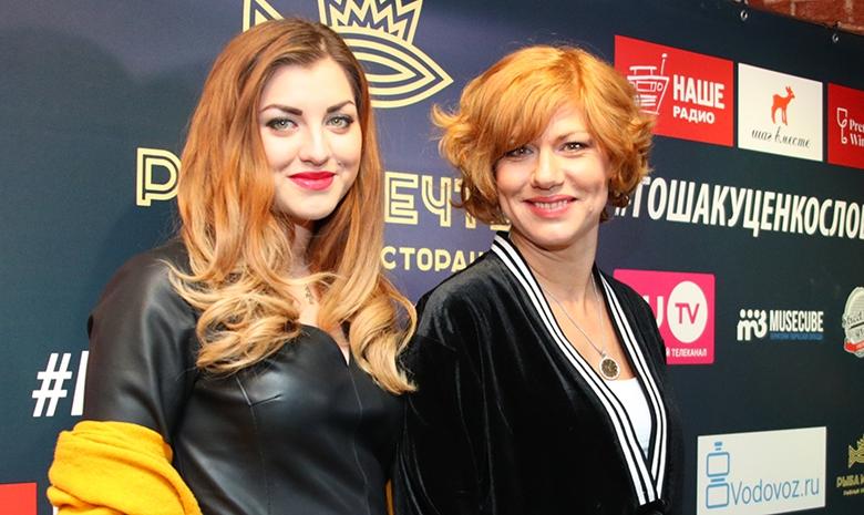 Елена Бирюкова (справа)