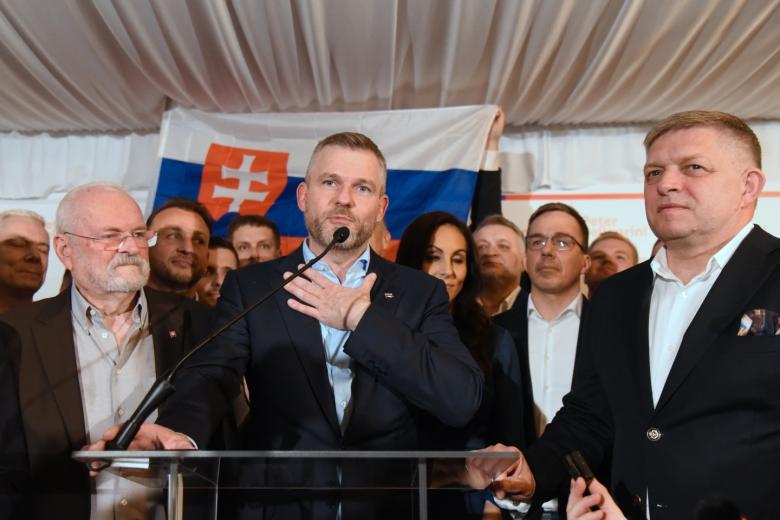 Петер Пеллегрини (в центре), избранный президентом Словакии