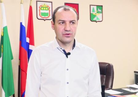 Мэр Тынды отреагировал на видео с инвалидом, ползущим по теплотрассе