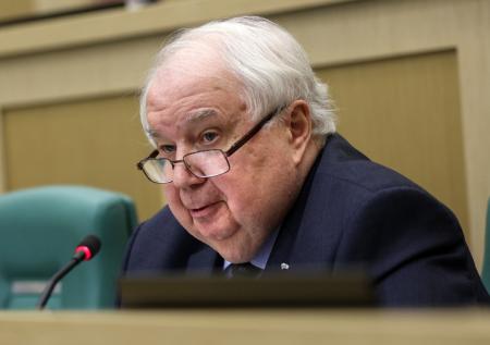 «Знакомая тактика»: экс-посол в США объяснил миф о влиянии РФ на выборы