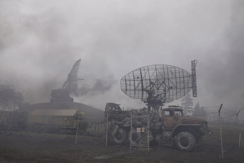 Последствия ракетных ударов под Мариуполем
