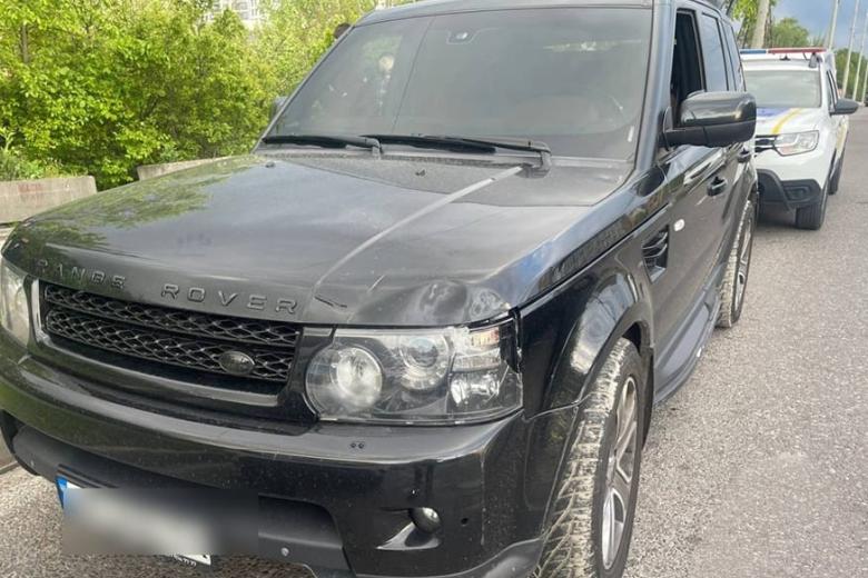 Остановленный автомобиль на улице Кульпарковской, Львовская область