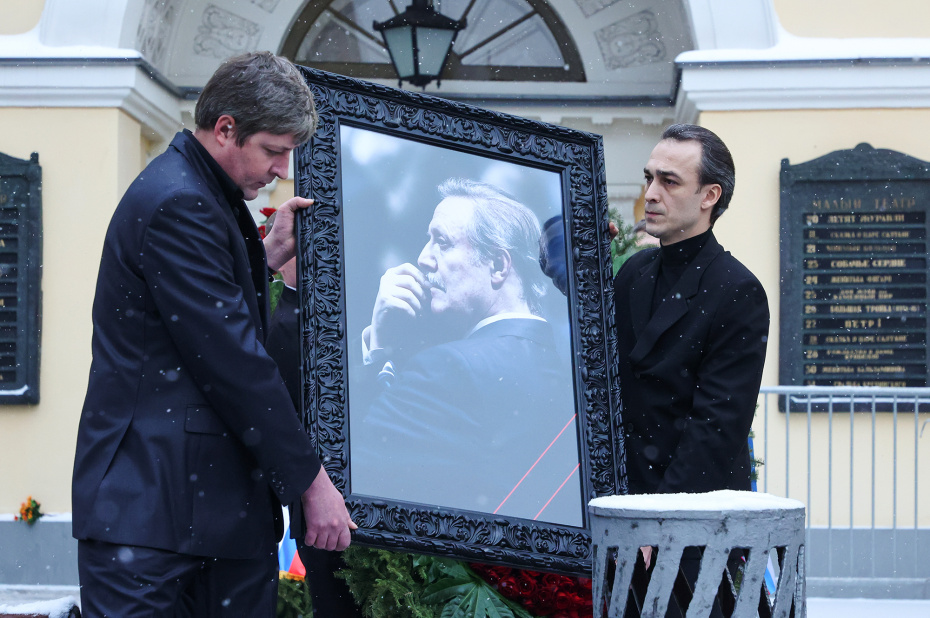 Юрий Соломин