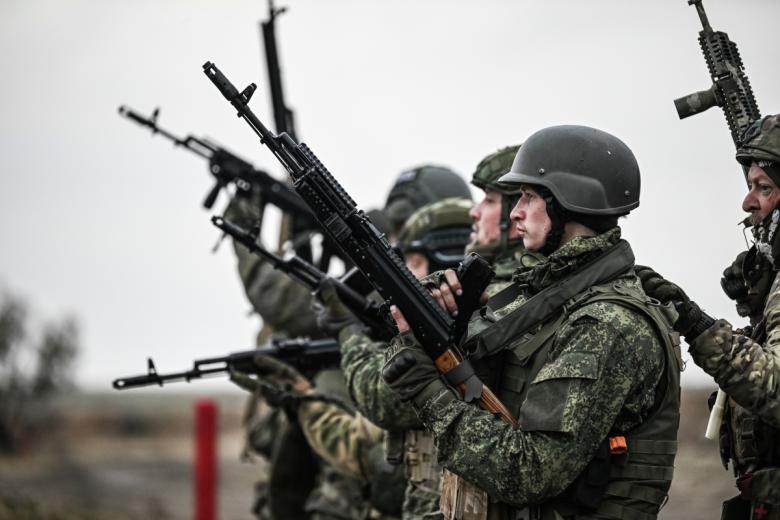 Военнослужащие 1430-го гвардейского мотострелкового полка ВС РФ