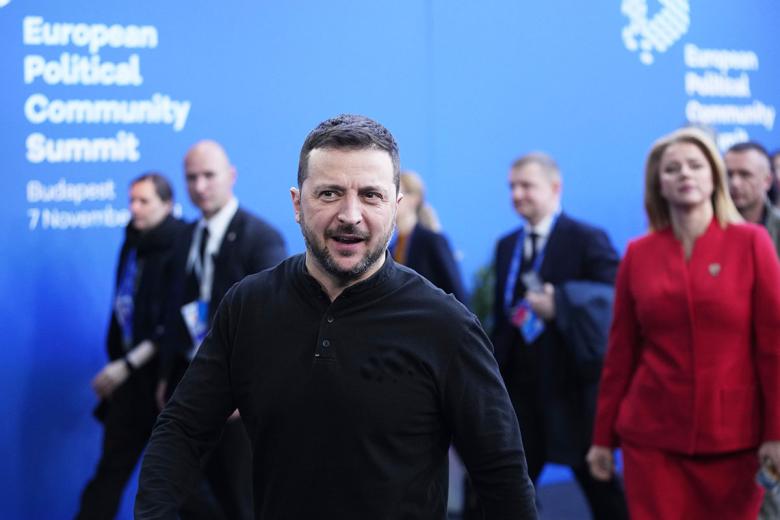 Владимир Зеленский на саммите Европейского политического сообщества в Будапеште