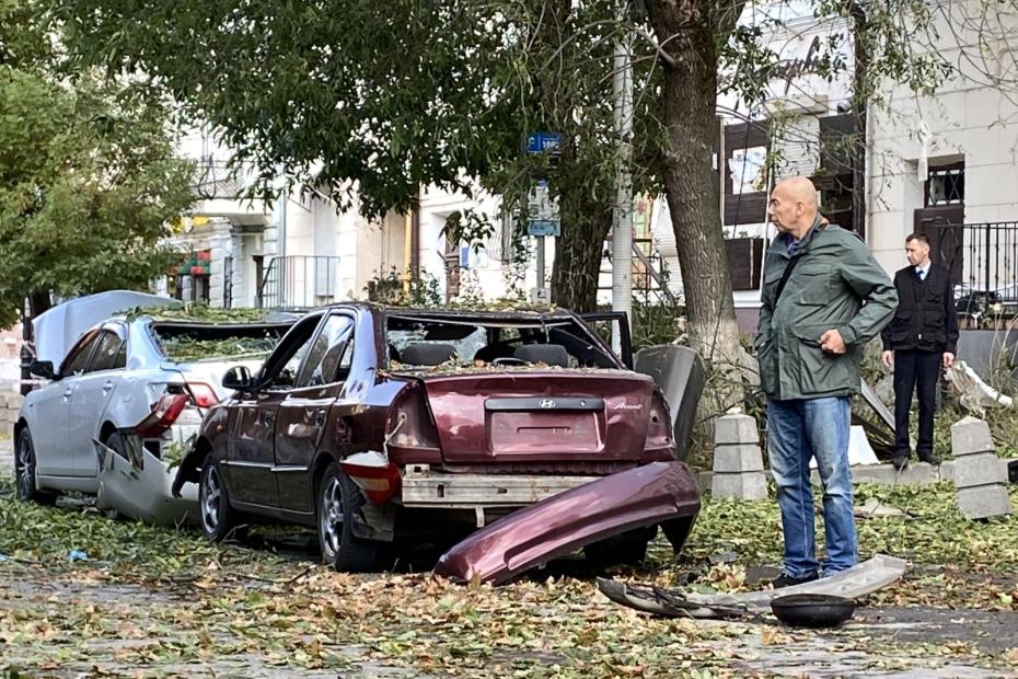 Ростов-на-Дону. Поврежденные автомобили после падения беспилотника