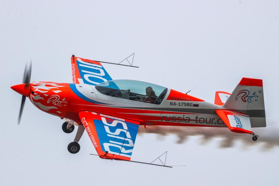 Самолет Extra 330LX