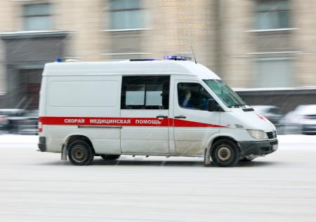 Российский школьник скатился с горки под иномарку и получил тяжелые травмы